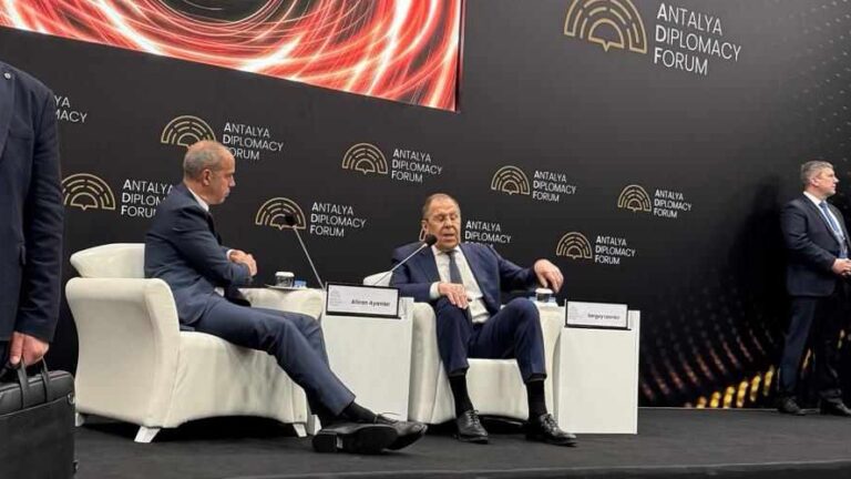 Lavrov: Rusya ile ABD arasındaki diyalog ön koşulsuz ve dikte olmadan yürütülüyor