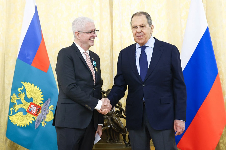 Fransa, Rusya ile sorunları çözmek istiyor ama bunu “fısıltıyla” yapıyor