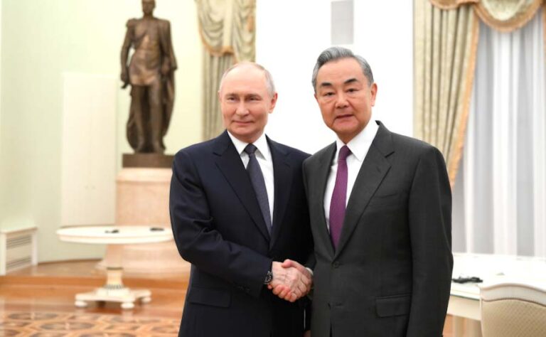 Putin, Çin Dışişleri Bakanı Vang’ı Moskova’da kabul etti