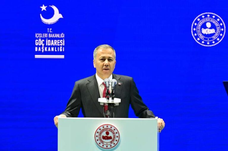 Biri kırmızı, diğeri yeşil bültenle Rusya tarafından aranan iki kişi Türkiye’de yakalandı