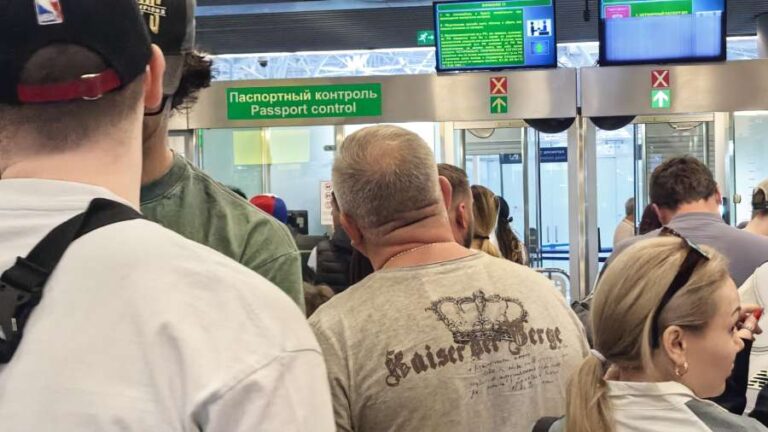 Rusya’daki havaalanlarında göçmen kontrol noktaları hizmete girdi