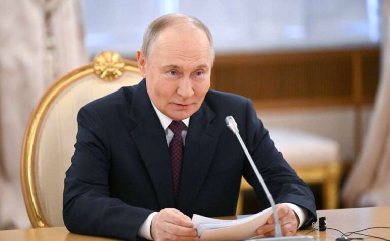 Putin, Afrika liderlerini Afrika Günü nedeniyle tebrik etti