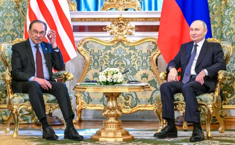 Putin, Rusya ve Malezya’nın enerjide ortak projeler geliştirebileceğini söyledi