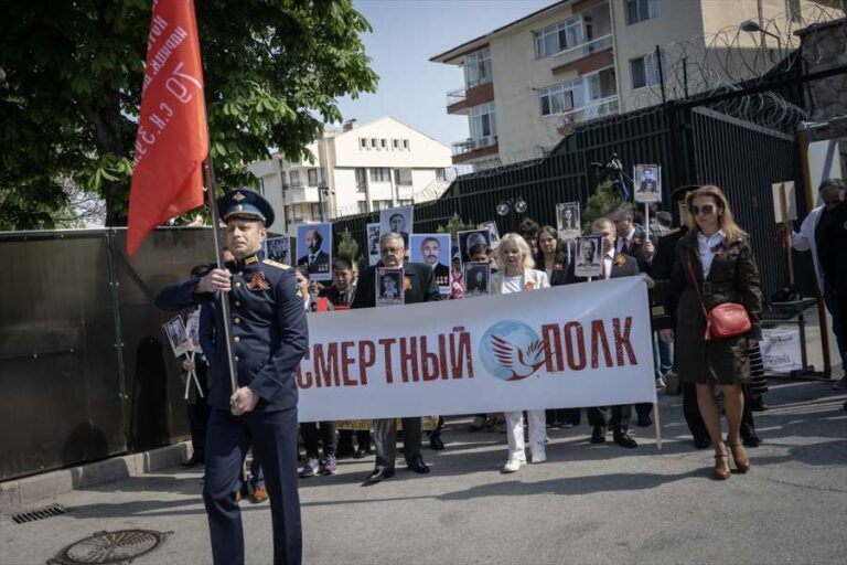 Rusya’nın Ankara Büyükelçiliği’nde “Ölümsüz Alay” yürüyüşü düzenlendi