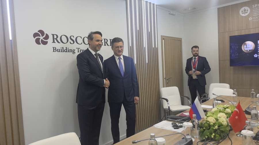 Bakan Bayraktar, Rusya Başbakan Yardımcısı Novak ile enerjide işbirliği imkanlarını görüştü