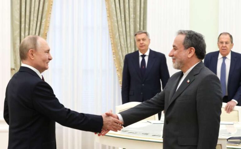 Putin ile Arakçi görüşmesi Sankt-Peterburg’da yapılacak