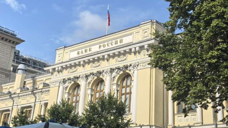 Rusya Merkez Bankası, dolandırıcılıkla mücadelede başarısız yöneticilere görev yasağı getirecek