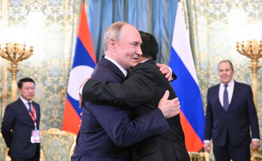 Putin, Laos Devlet Başkanı’nı Rusya’nın yakın dostu olarak nitelendirdi