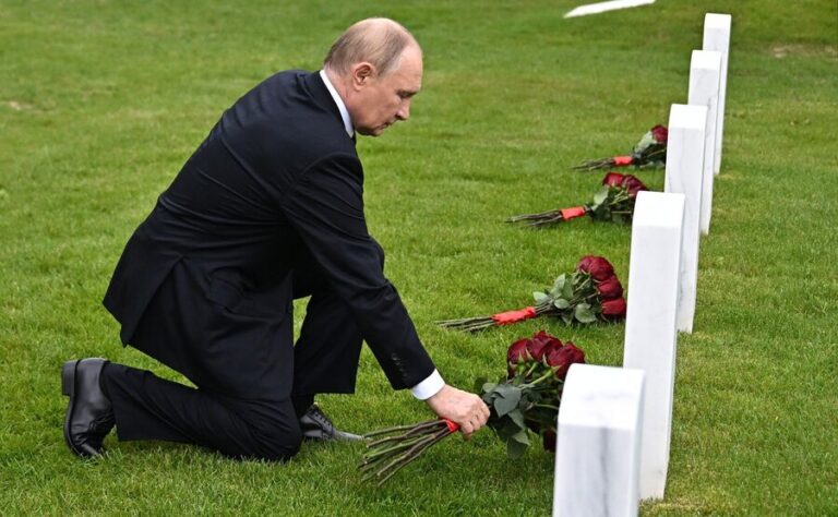 Putin,  Alaska’daki Sovyet mezarlarını ziyaret etti