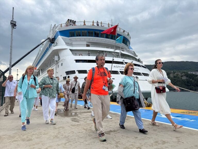 Rusya’dan 1117 kruvaziyer yolcusu Amasra’ya geldi