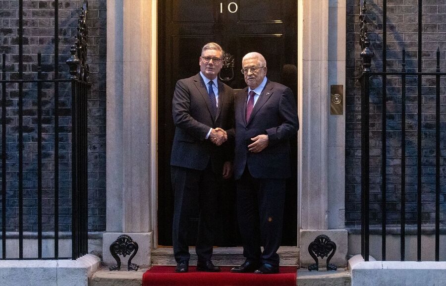 İngiltere Başbakanı, Filistin Devlet Başkanı Abbas ile Londra’da görüştü