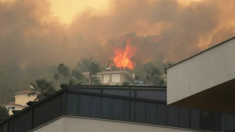 ATOR: Alanya’daki yangın tatil bölgelerini tehdit etmiyor
