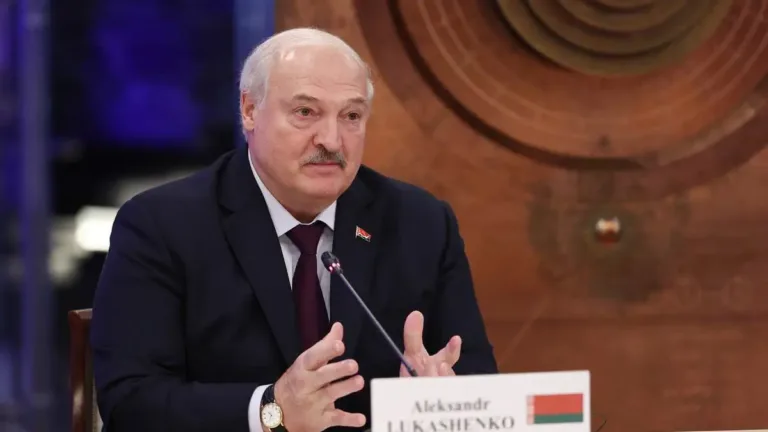 Lukaşenko’dan Zelenskiy’e barış çağrısı: “Oturup anlaşmalı”