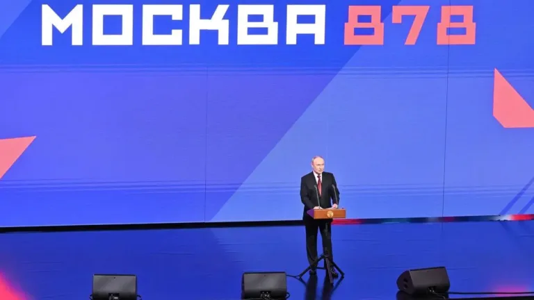 Putin ve Sobyanin Moskova metrosunun yeni hattını açtı