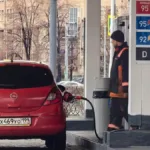 Rosstat: Benzin fiyatları 43 bölgede arttı, 37’sinde geriledi