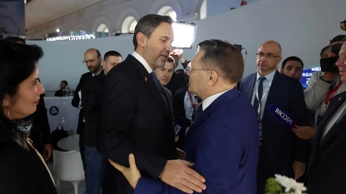 Enerji Bakanı Bayraktar’a Rusya’da “Nükleer Alandaki Uluslararası İşbirliği Nişanı” verildi