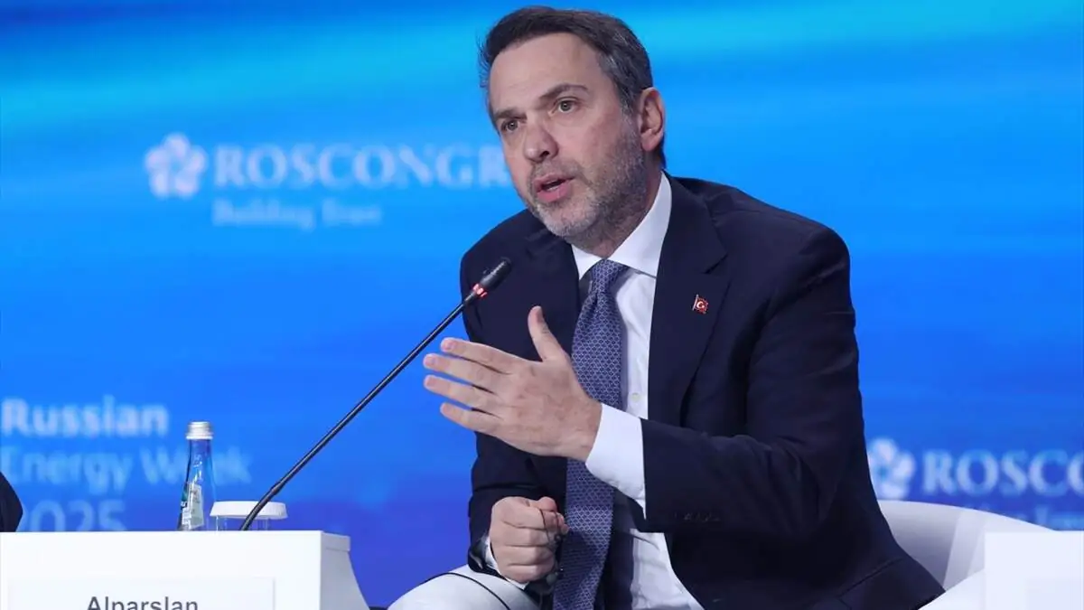 Enerji Bakanı Bayraktar'a Rusya'da Nükleer Alandaki Uluslararası İşbirliği Nişanı verildi