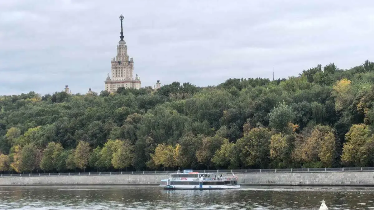 Moskova_City_hava_durumu-04102025-2