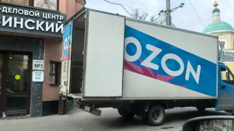 E-ticaret platformu Ozon’a ait tesiste İHA saldırısı sonucu yangın çıktı