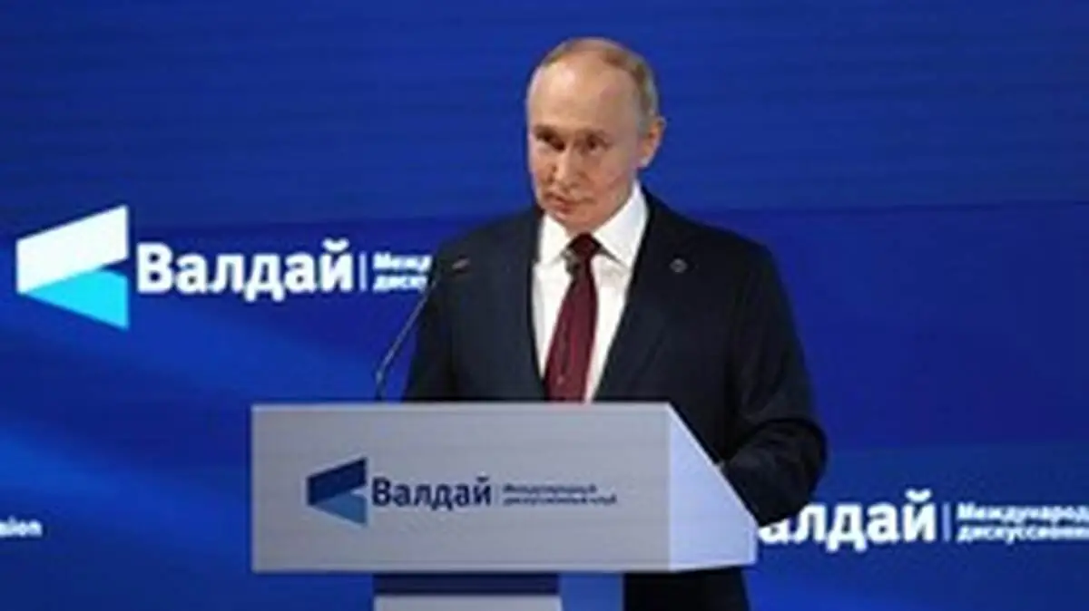 Putin: Trump gösterişi seviyor ama ülkesinin çıkarlarını koruyor