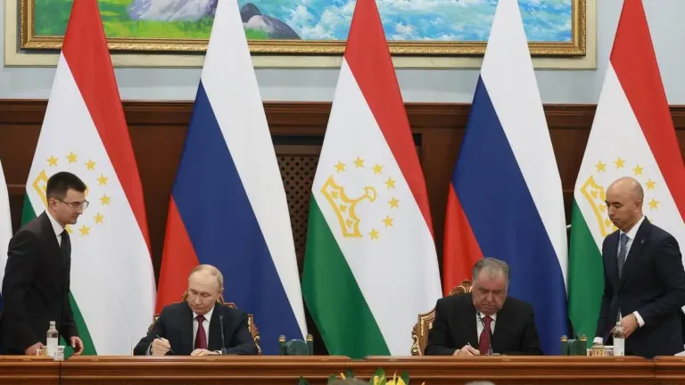 Rusya ve Tacikistan 16 belge imzaladı