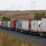 Kazakistan’ın Rusya sınırında araç yoğunluğu oluştu