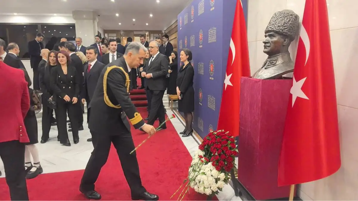 Moskova’daki Türk Toplumu Atatürk’ü Minnetle Andı