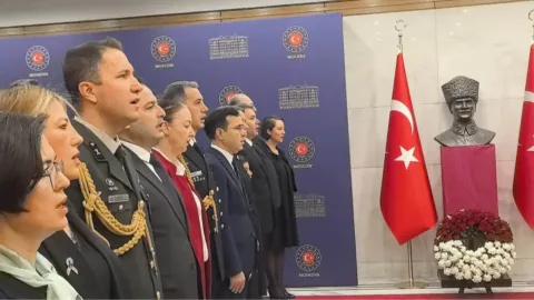 Moskova’daki Türk Toplumu Atatürk’ü Minnetle Andı