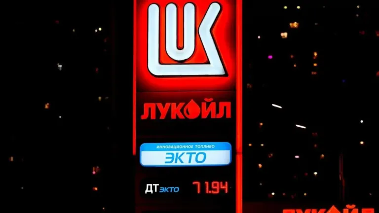 ABD, Lukoil’in Rusya dışındaki benzin istasyonlarına geçici yaptırım muafiyeti sağladı