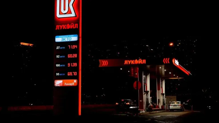 İngiltere, Lukoil’in uluslararası varlıklarına geçici işlem izni tanıdı