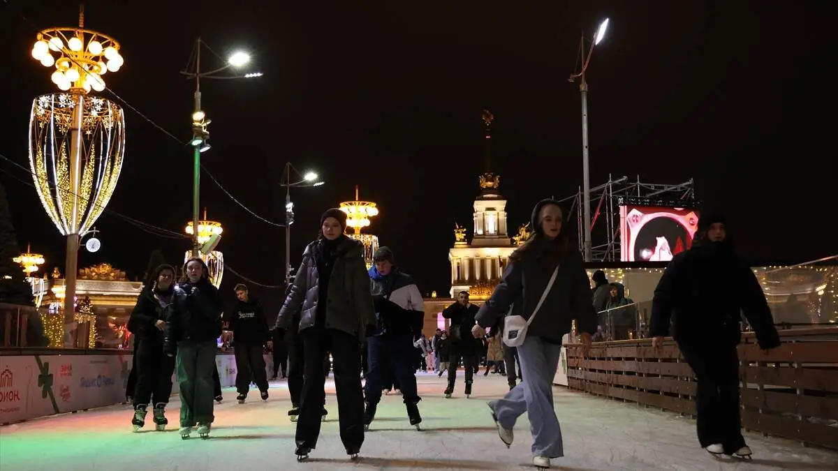 Moskova_VDNH_buz_pisti-30112025-12