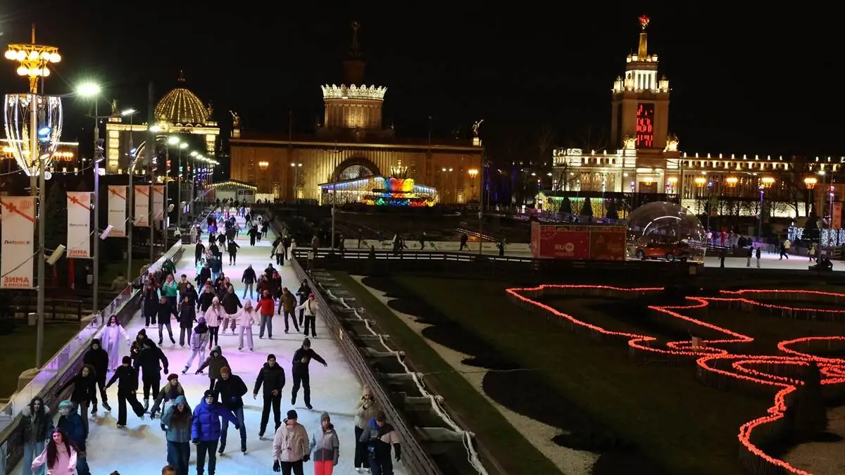 Moskova_VDNH_buz_pisti-30112025-13