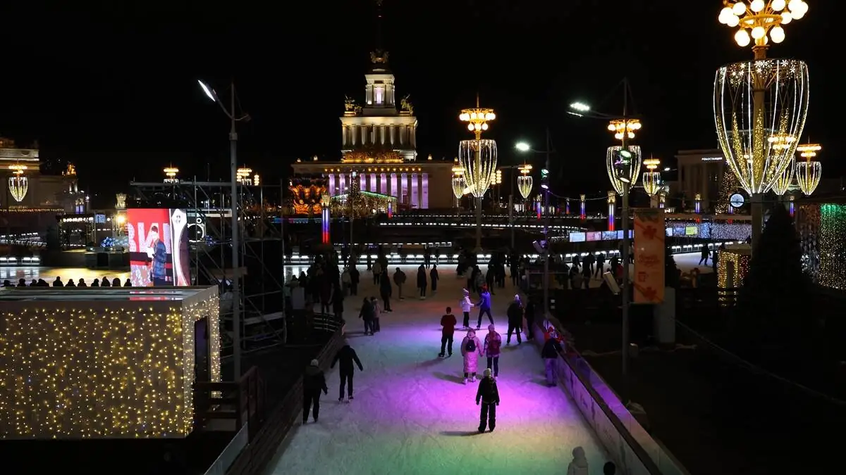 Moskova_VDNH_buz_pisti-30112025-14