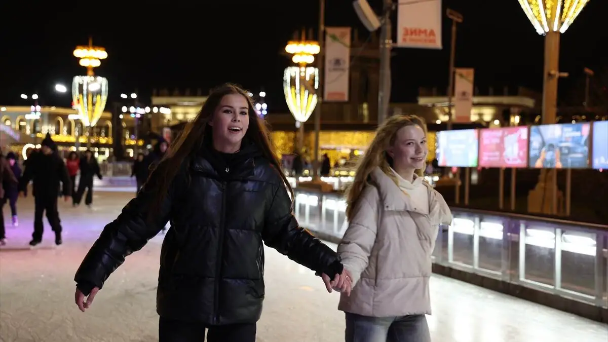 Moskova_VDNH_buz_pisti-30112025-15