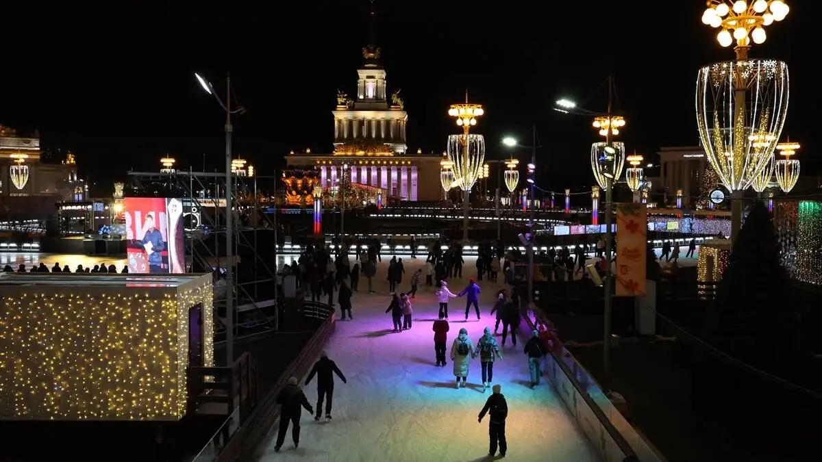 Moskova_VDNH_buz_pisti-30112025-20