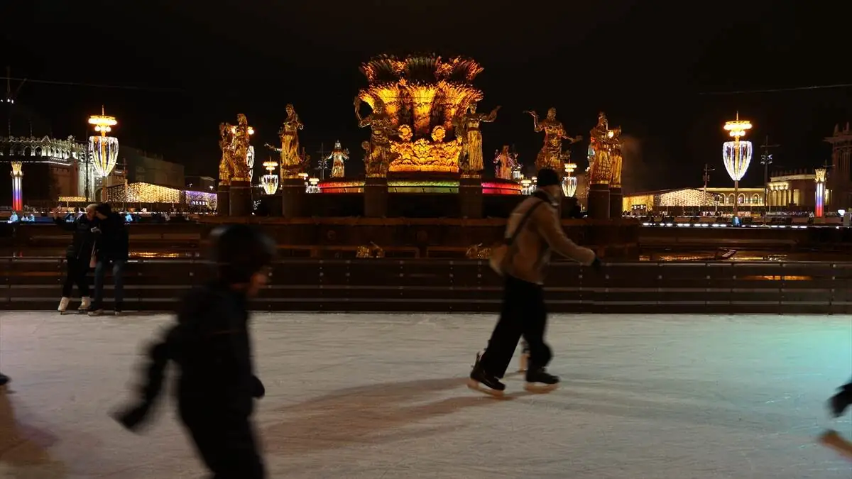 Moskova_VDNH_buz_pisti-30112025-22