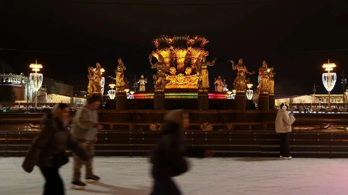 Moskova_VDNH_buz_pisti-30112025-24