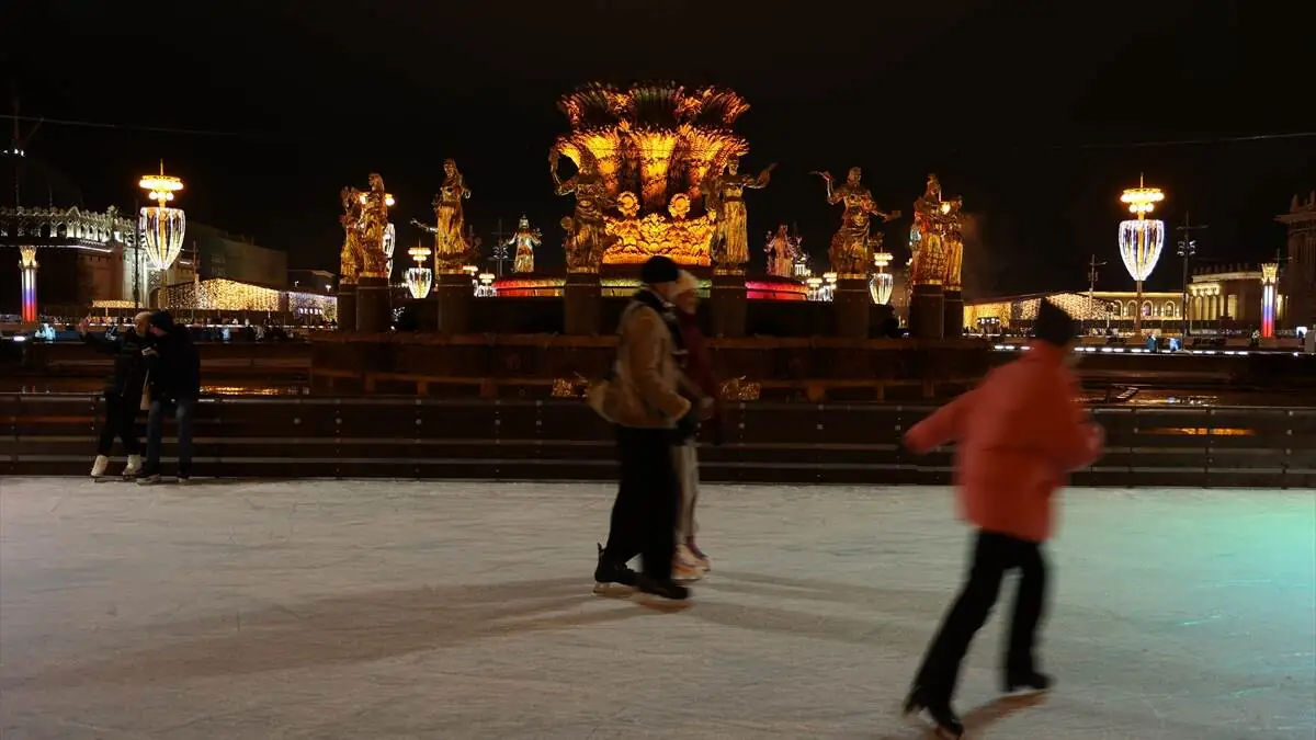 Moskova_VDNH_buz_pisti-30112025-25