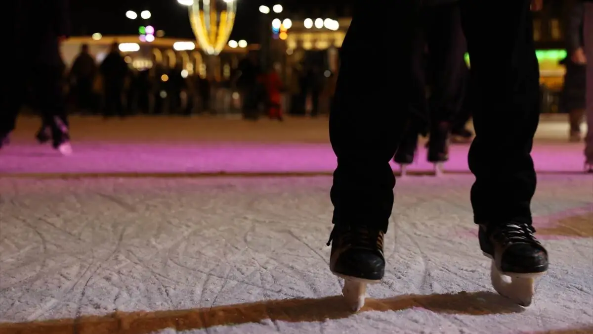 Moskova_VDNH_buz_pisti-30112025-26