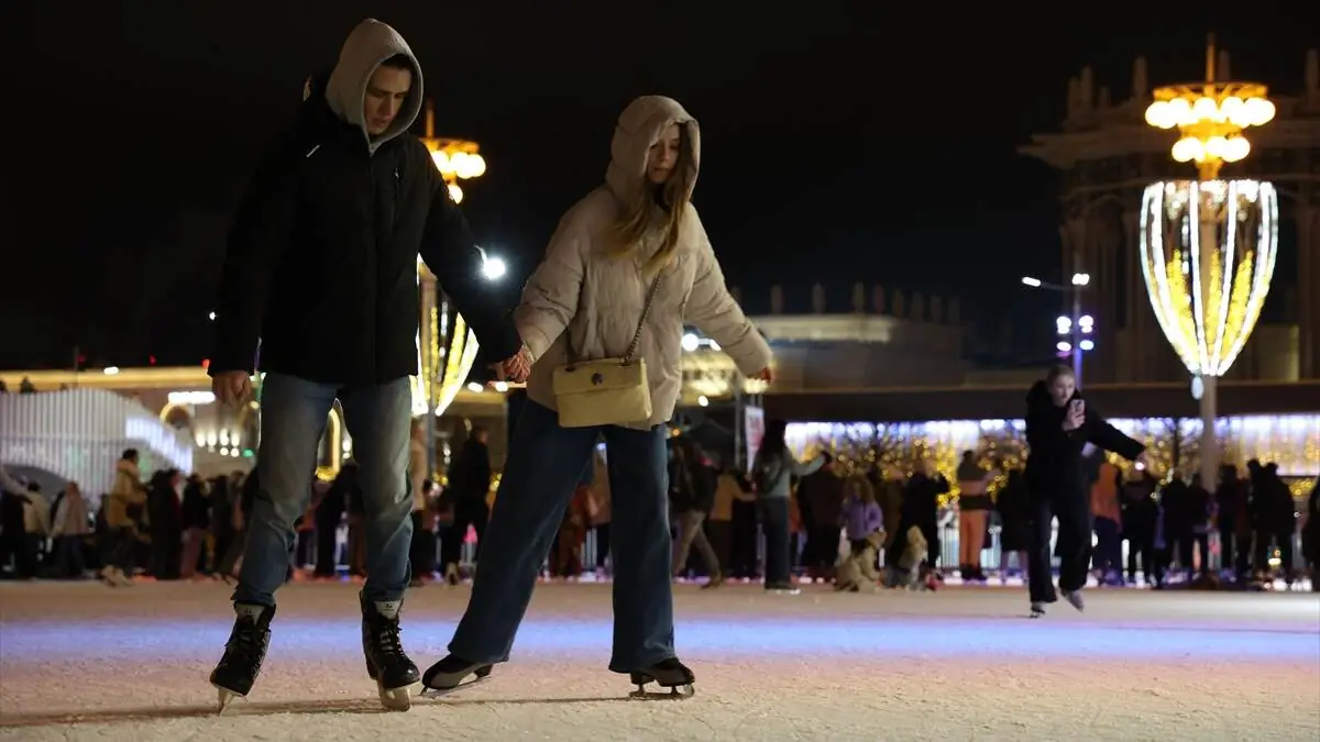 Moskova_VDNH_buz_pisti-30112025-27