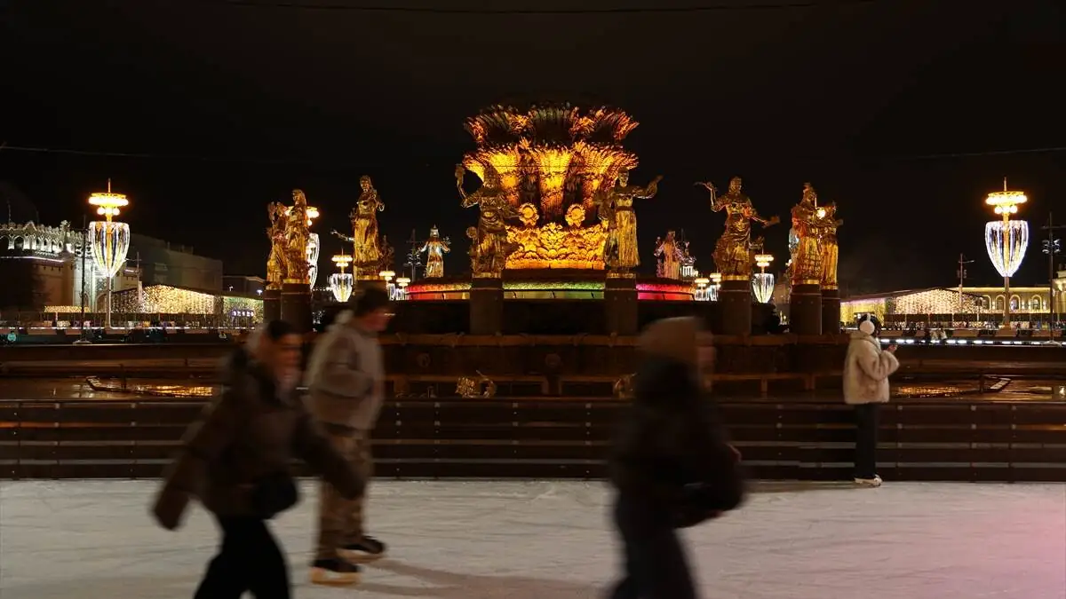 Moskova_VDNH_buz_pisti-30112025-28