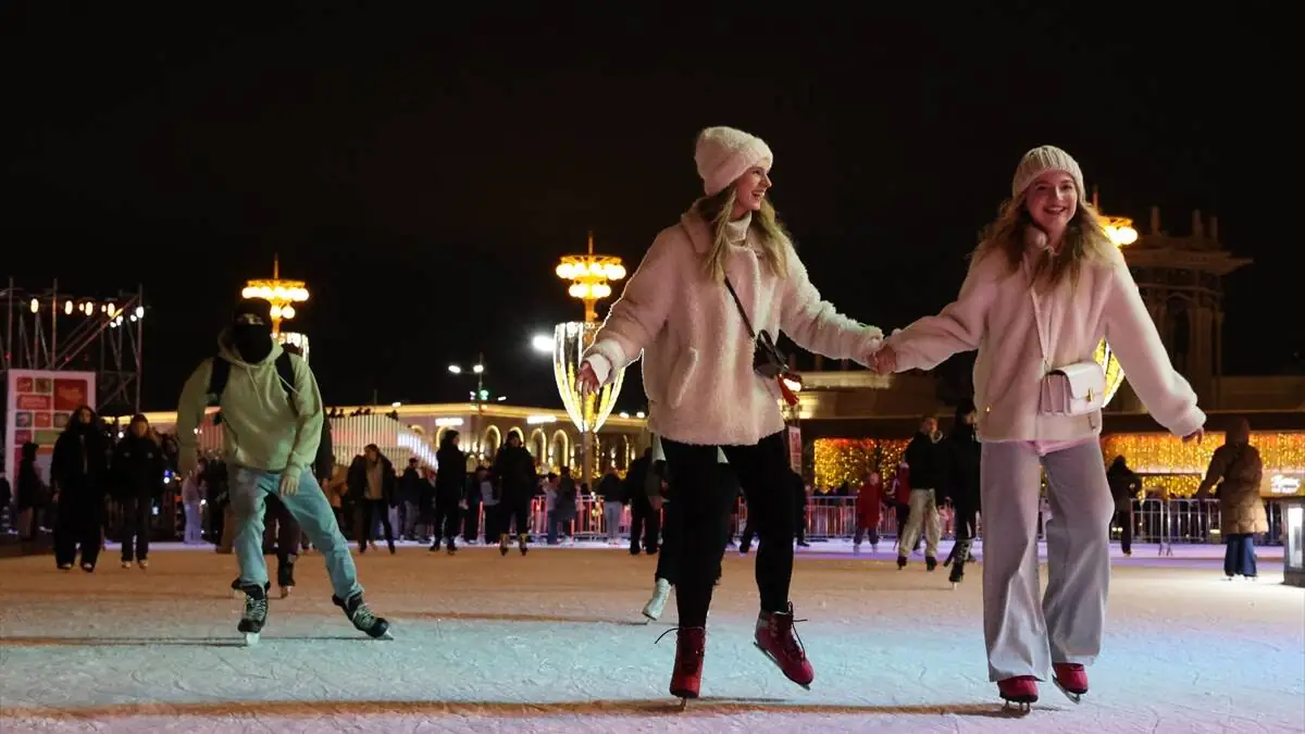 Moskova_VDNH_buz_pisti-30112025-29