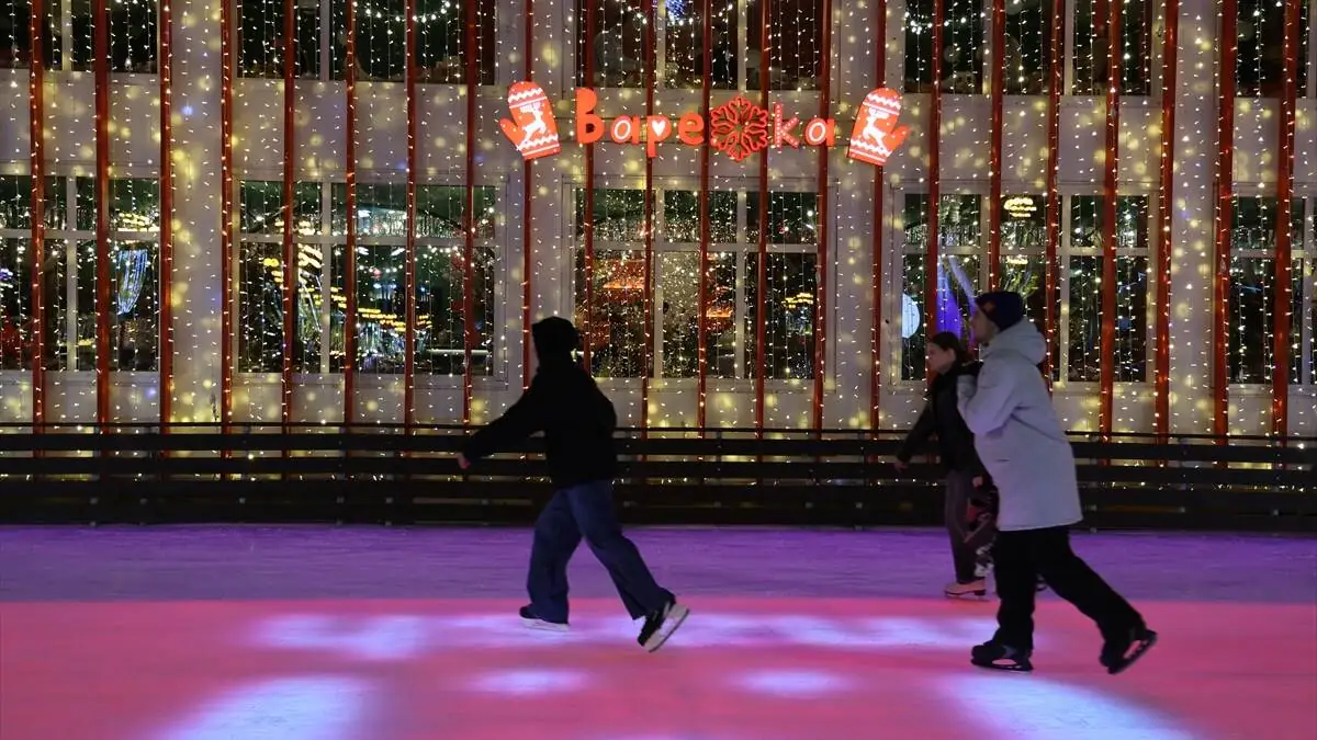 Moskova_VDNH_buz_pisti-30112025-3