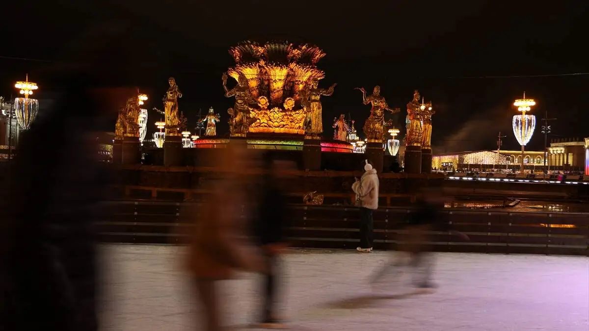 Moskova_VDNH_buz_pisti-30112025-30