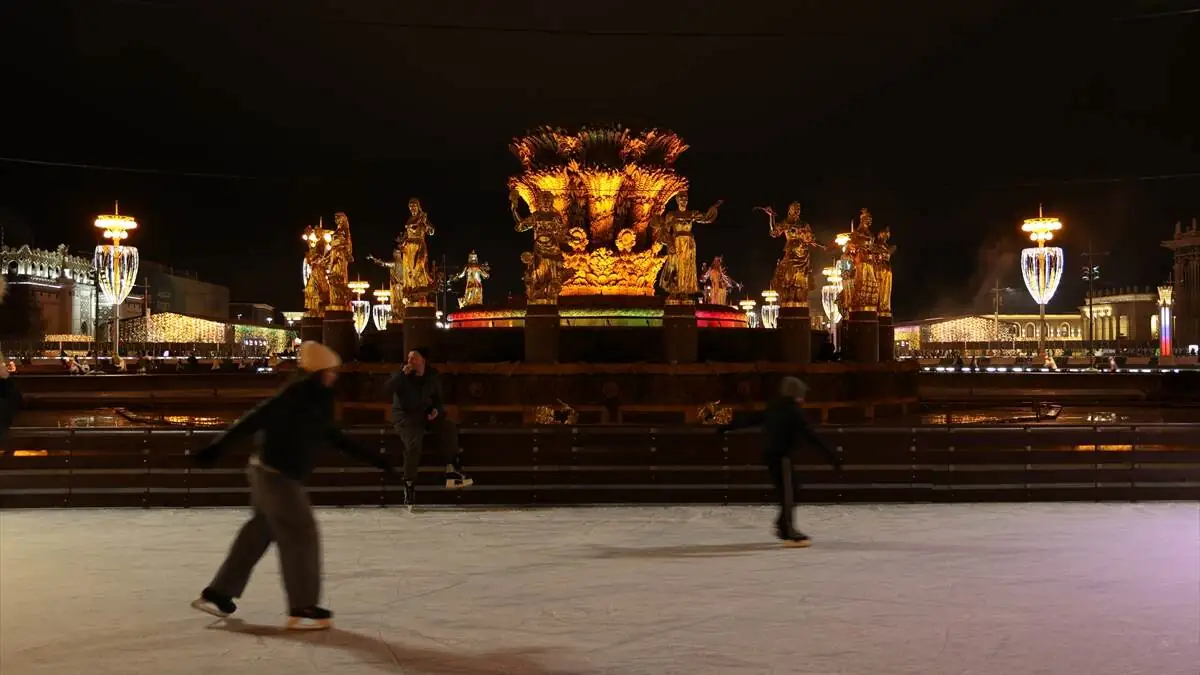 Moskova_VDNH_buz_pisti-30112025-31