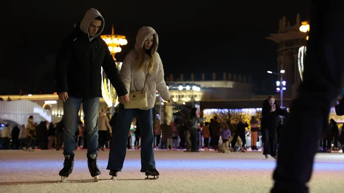 Moskova_VDNH_buz_pisti-30112025-34