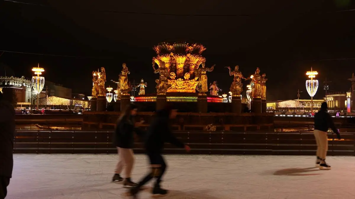 Moskova_VDNH_buz_pisti-30112025-35