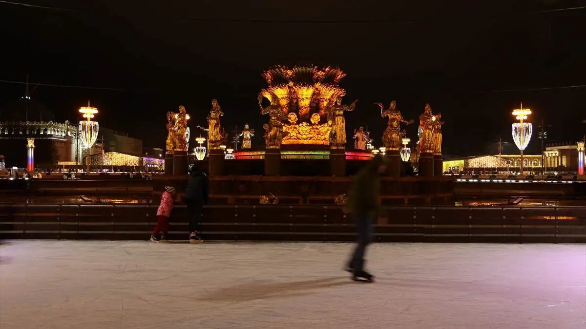 Moskova_VDNH_buz_pisti-30112025-36