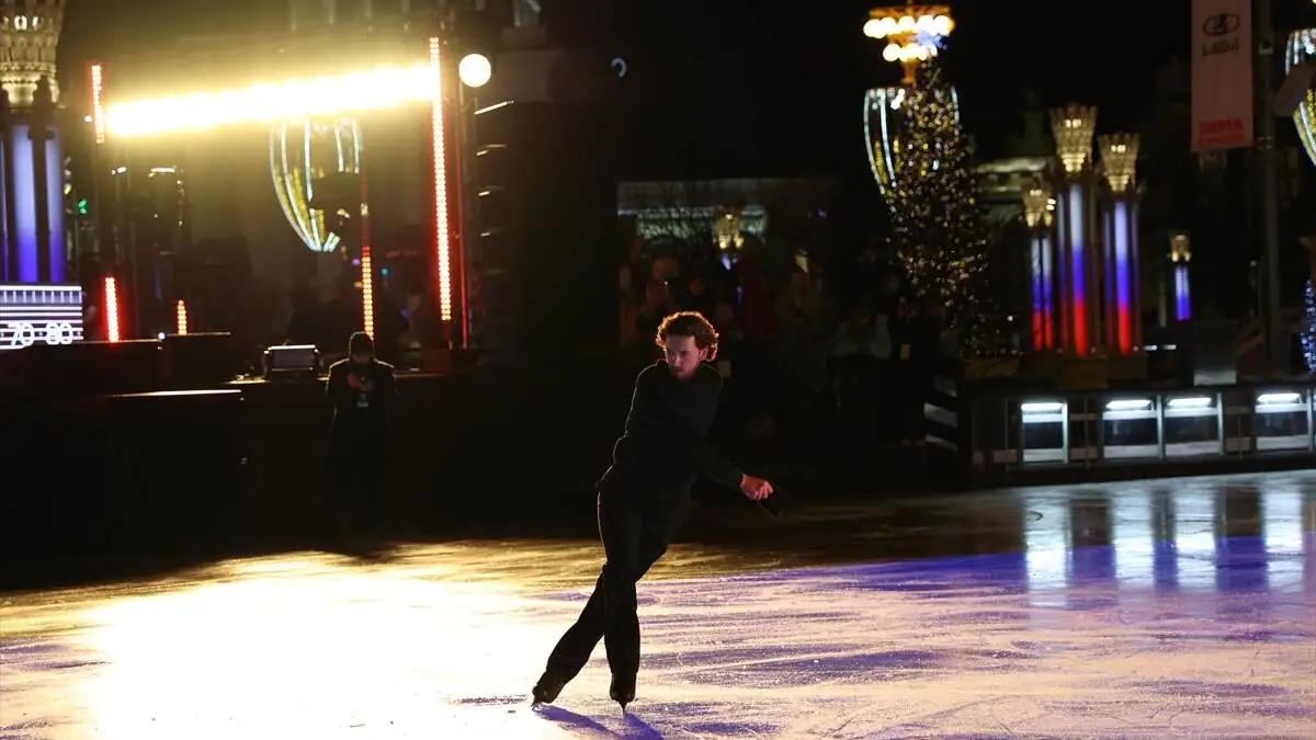 Moskova_VDNH_buz_pisti-30112025-4