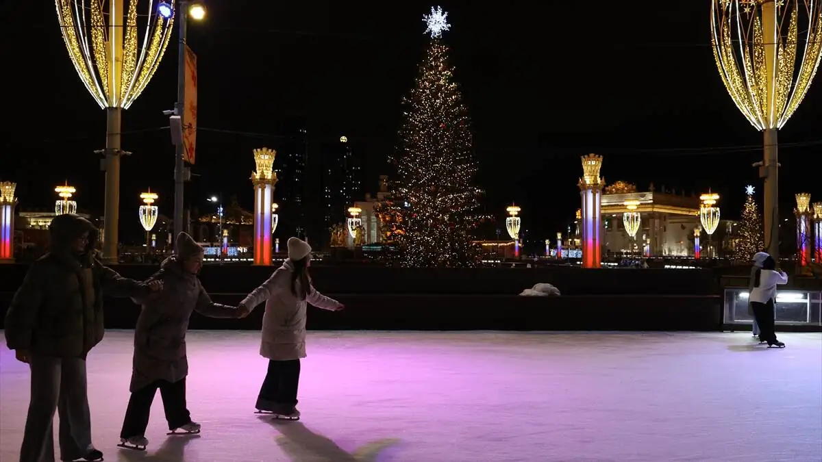 Moskova_VDNH_buz_pisti-30112025-5